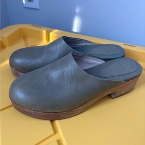 Chic Green Leather Mules